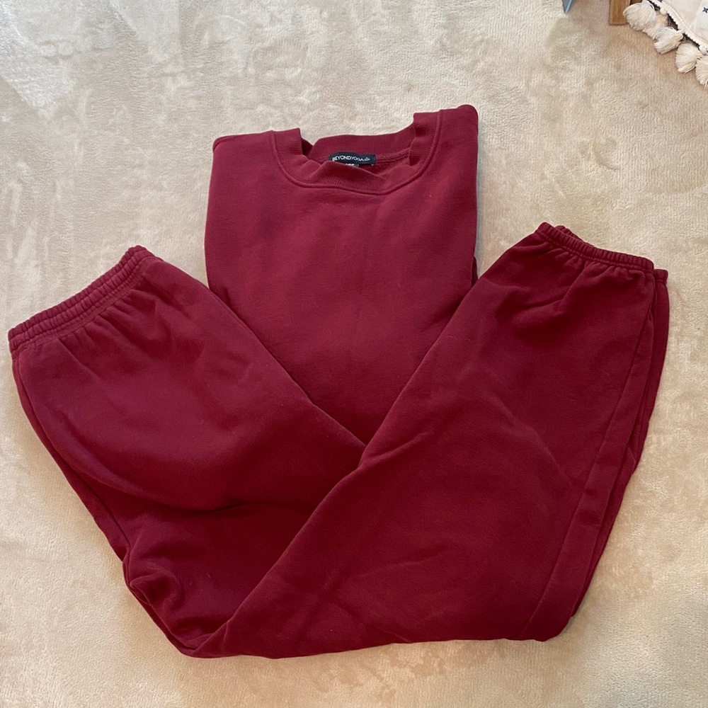 Beyond yoga luxefleece merlot sweat set - size small